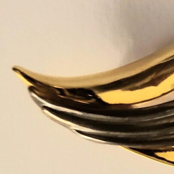 Vintage 1980s Signed Two-Tone Swirl M Jent Leaf Wing Wave Mixed Metal Brooch Pin - Picture 6 of 9